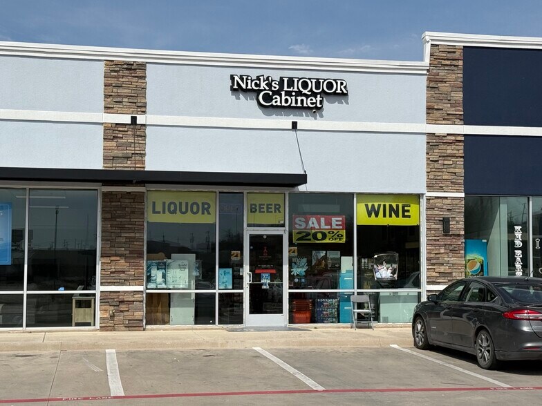 More Photos Of 1401 S US Highway 81-287, Decatur Storefront Retail Office For Lease