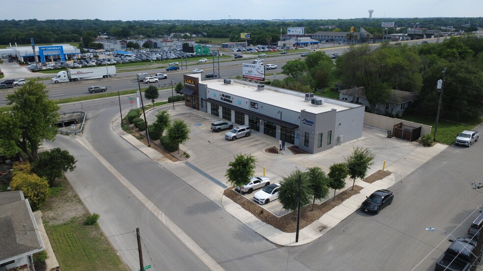 More Photos Of 1430 Unicorn Ave, New Braunfels Storefront For Lease