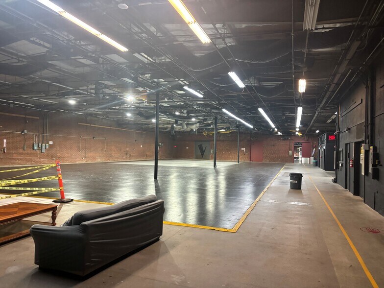 More Photos Of 157-159 W Providencia Ave, Burbank Warehouse For Lease