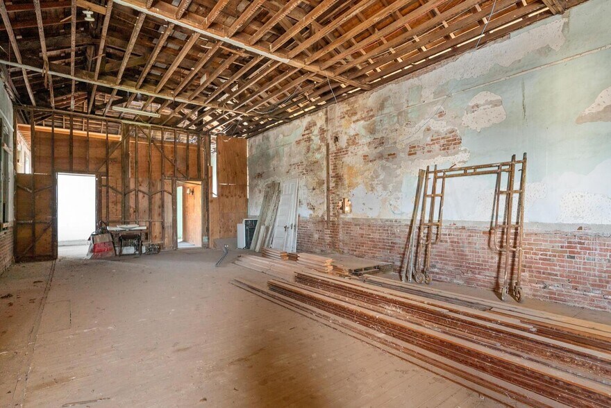 More Photos Of 2195 California St, Sutter Flex For Sale