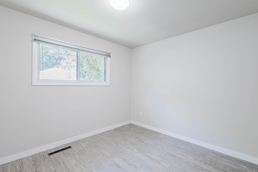 More Photos Of 8504 98 St NW, Edmonton Apartments For Sale