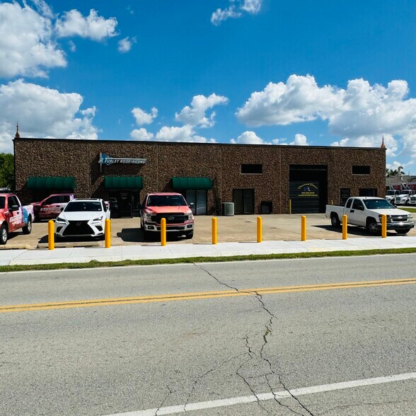 More Photos Of 531 W H St, Jenks Warehouse For Lease