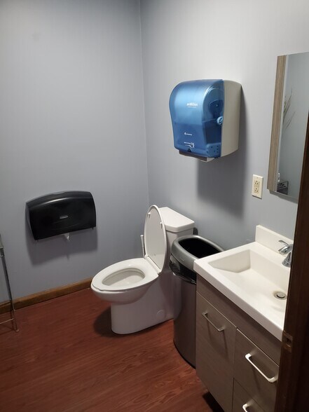 More Photos Of 1225 N Home Rd, Mansfield Medical For Lease