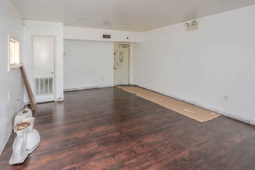 More Photos Of 14935 NW 27th Ave, Opa Locka Warehouse For Lease