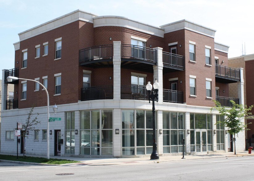 More Photos Of 1230 W Taylor St, Chicago Storefront For Lease