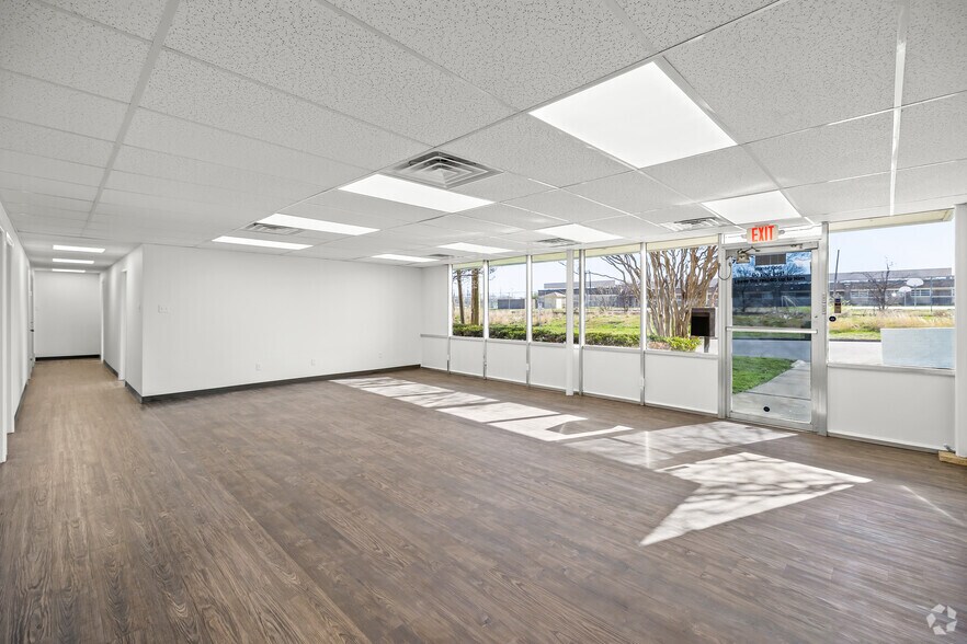 More Photos Of 4116 Cockrell Ave, Fort Worth Distribution For Lease