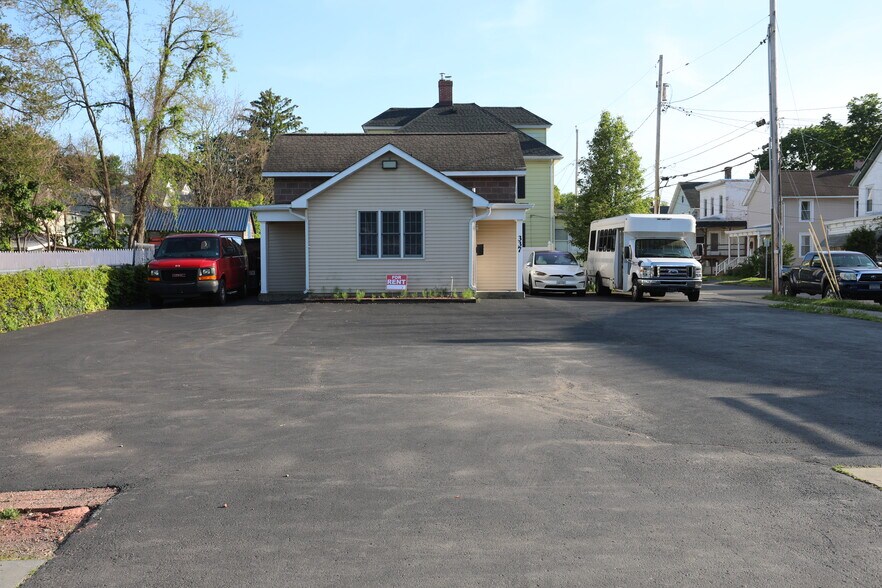 More Photos Of 337 Broadway, Kingston Freestanding For Sale