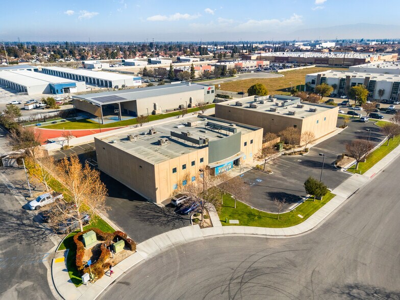 More Photos Of 5207 Young St, Bakersfield Industrial For Sale