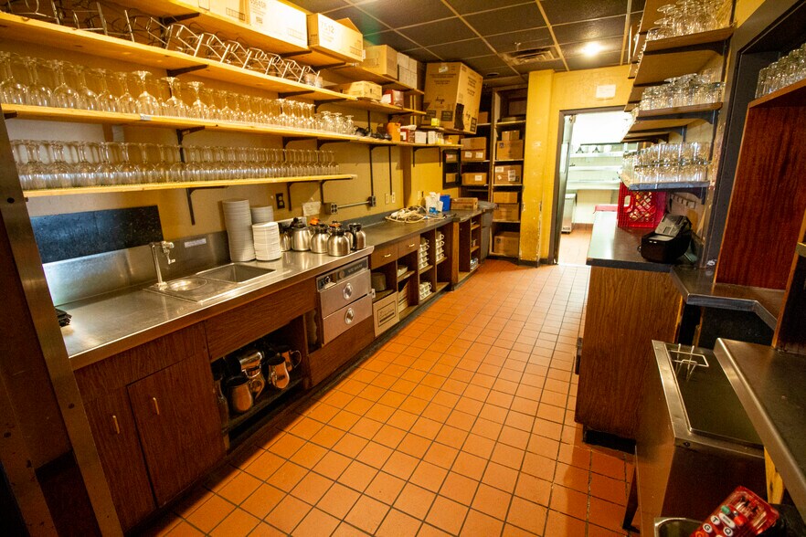 More Photos Of 5402 Portage Rd, Portage Restaurant For Lease