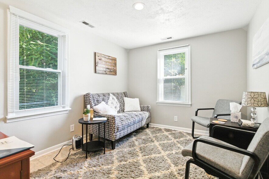 More Photos Of 409 Marquette Dr, Louisville Office For Sale