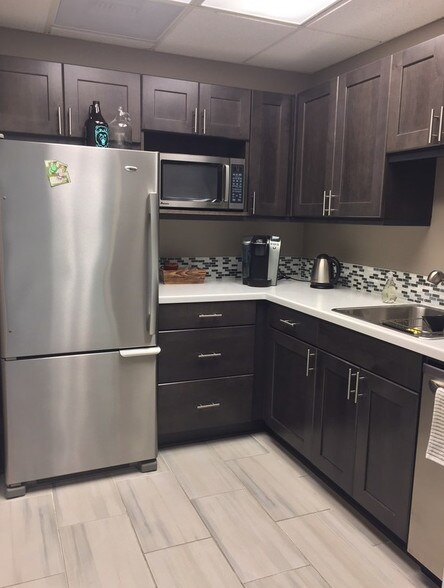 More Photos Of 6105 S MacAdam Ave, Portland Office For Lease