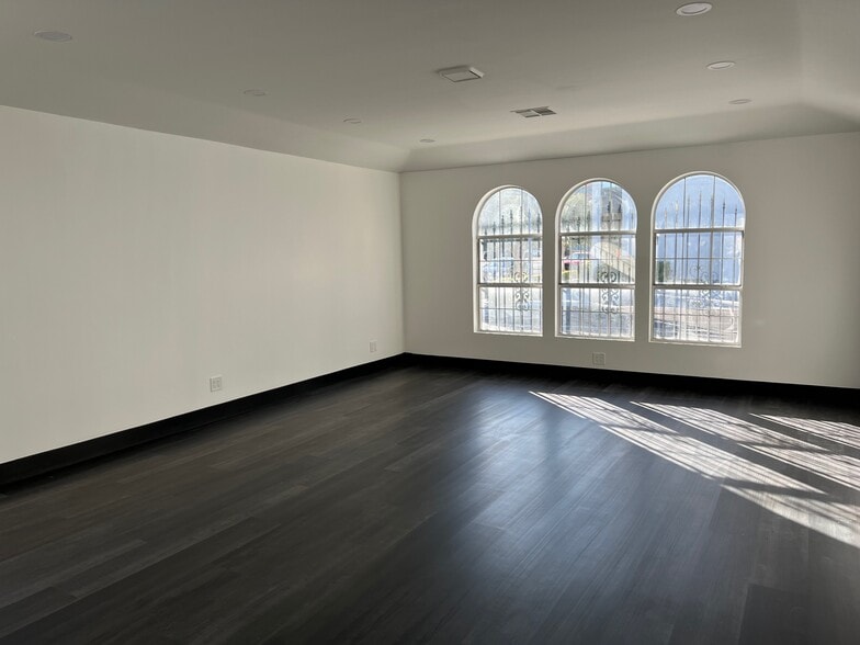 More Photos Of 530 S 7th St, Las Vegas Office Residential For Lease