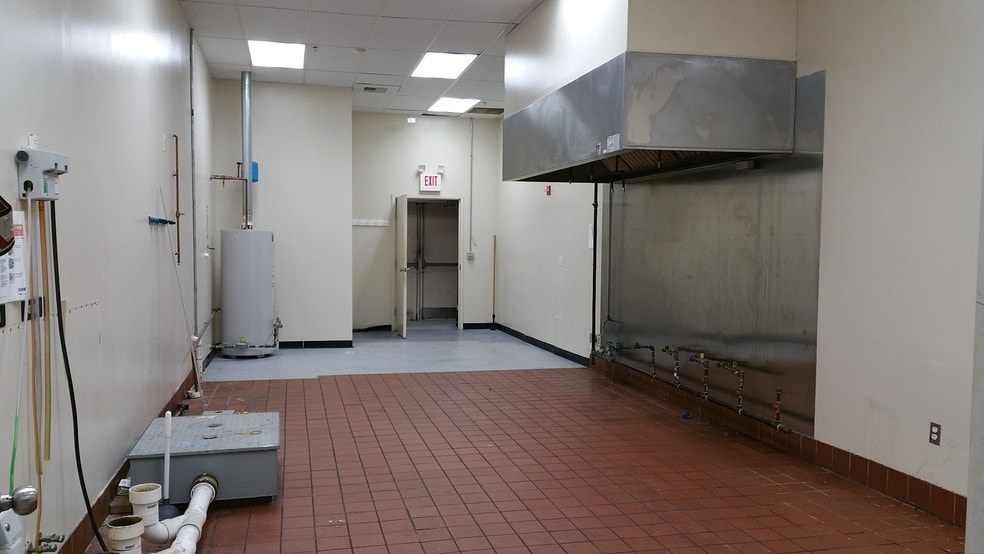 More Photos Of 7500-7558 Annapolis Rd, Lanham Unknown For Lease
