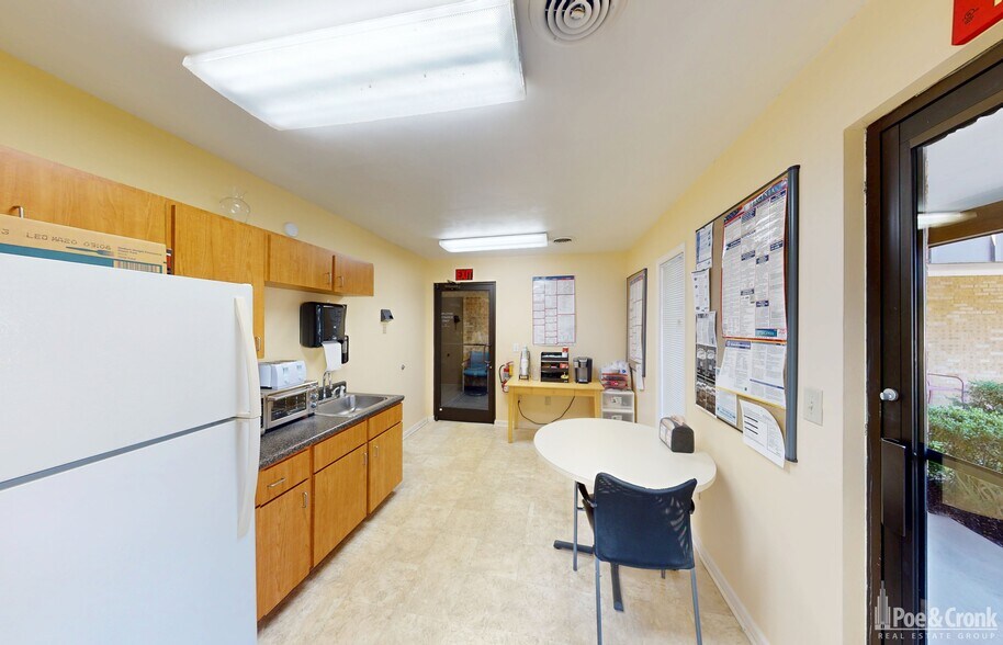 More Photos Of 7400 Sunnybrook Dr, Roanoke Medical For Sale