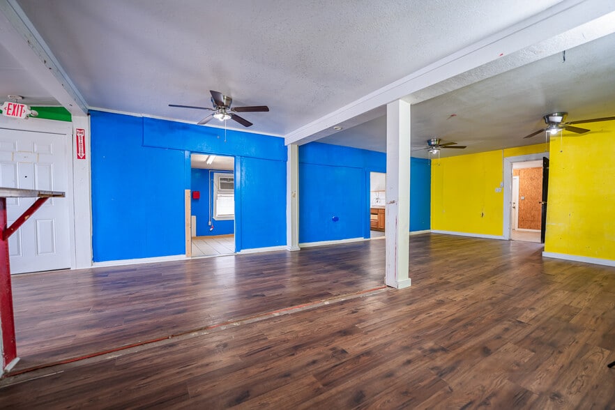 More Photos Of 7036 US Highway 87, San Antonio General Retail For Lease