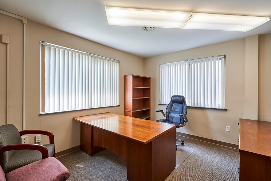 More Photos Of 640 W Market St, Akron Office For Sale