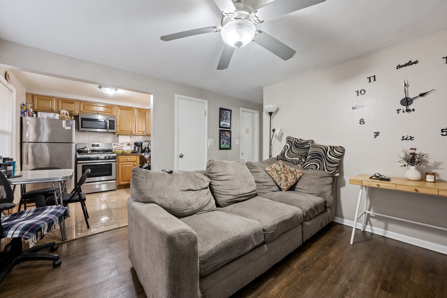 More Photos Of 409 S Maple Ave, Oak Park Apartments For Sale