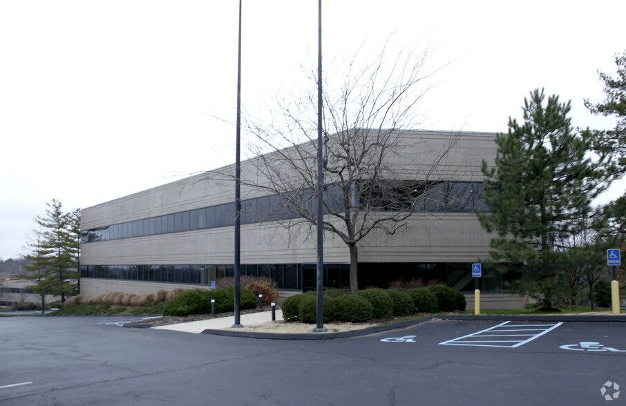 More Photos Of 12837 Flushing Meadows Dr, Des Peres Office For Sale