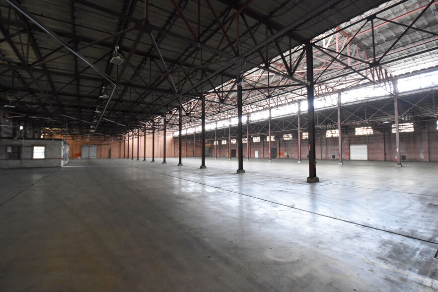 More Photos Of 1200 W 4th St, Granite City Warehouse For Lease