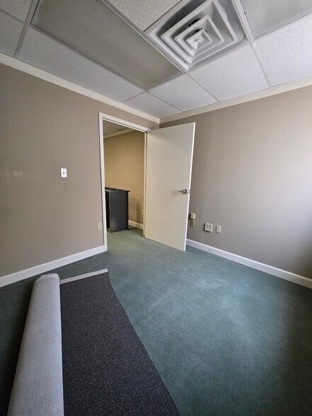 More Photos Of 1104 Fernwood Ave, Camp Hill Office For Lease