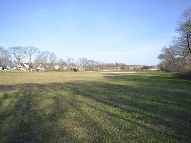 More Photos Of 350 Higbie Ln, West Islip Office For Lease