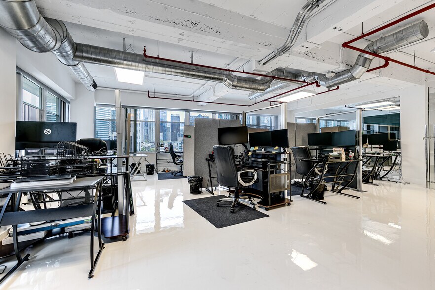 More Photos Of 14 NE 1st Ave, Miami Office For Sale