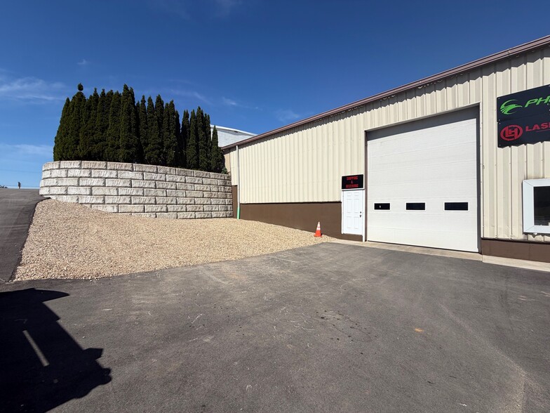More Photos Of 2758 3 Mile Rd, Grand Rapids Manufacturing For Sale