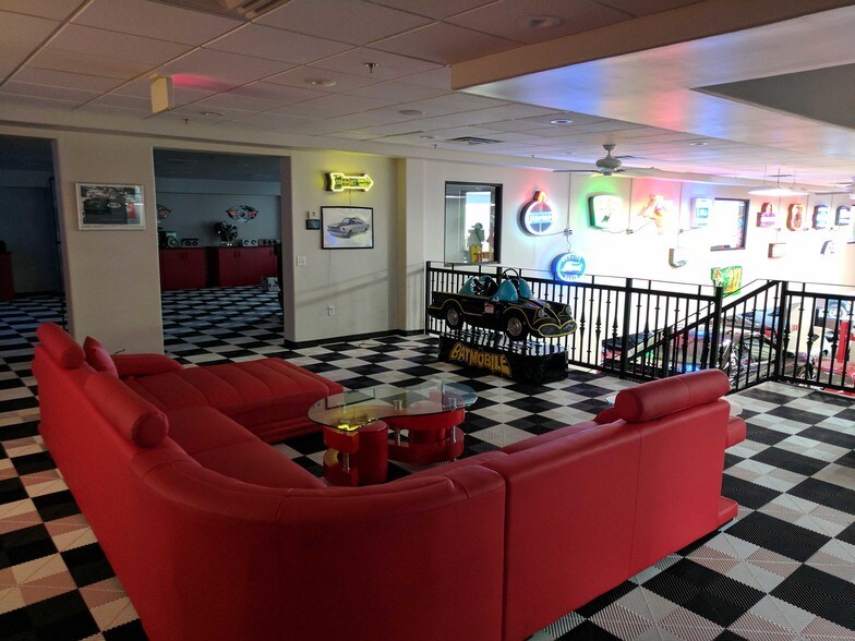 More Photos Of 7995 E Paradise Ln, Scottsdale Showroom For Lease