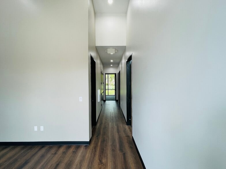 More Photos Of 7102 Tarrington Ave, Sugar Land Medical For Sale