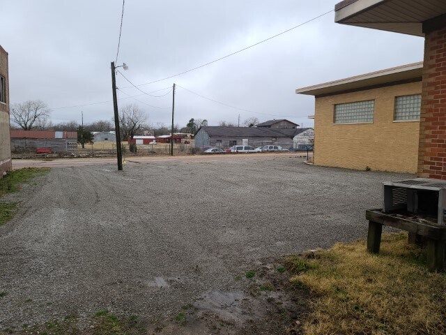 More Photos Of 120 S Echo St, Holdenville Bar For Sale
