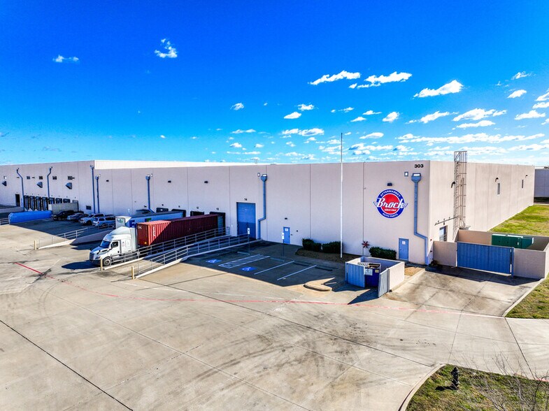 More Photos Of 303 Metro Dr, Terrell Manufacturing For Lease