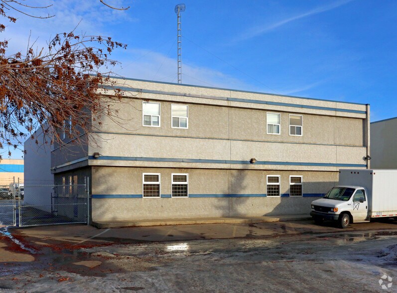 More Photos Of 13219 146th St NW, Edmonton Light Distribution For Sale