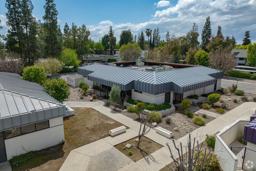 More Photos Of 3941 San Dimas St, Bakersfield Medical For Sale