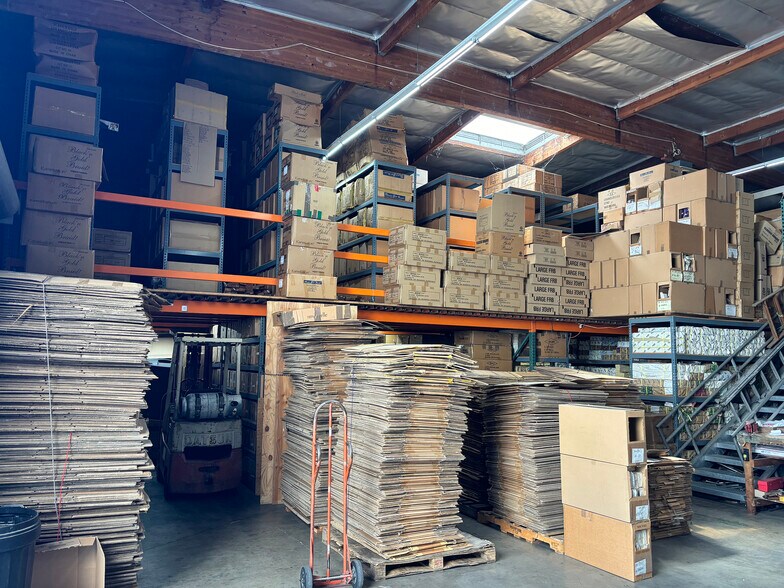 More Photos Of 6433 Alondra Blvd, Paramount Distribution For Sale