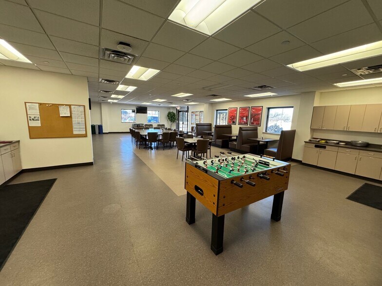 More Photos Of 7945 Wallace Rd, Eden Prairie Manufacturing For Sale