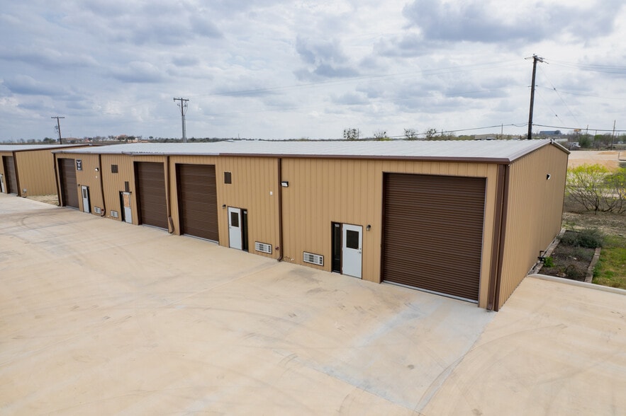 More Photos Of 7977 Old Bastrop Rd, New Braunfels Unknown For Lease