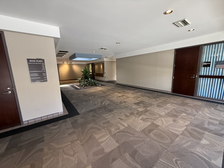 More Photos Of 604 N Main St, Wichita Office For Sale