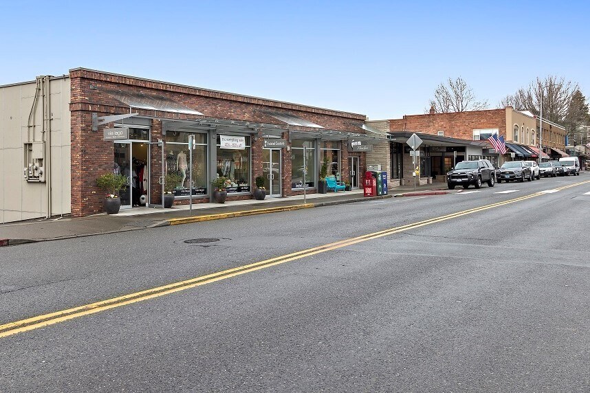 Primary Photo Of 123 Lake St, Kirkland Storefront For Lease