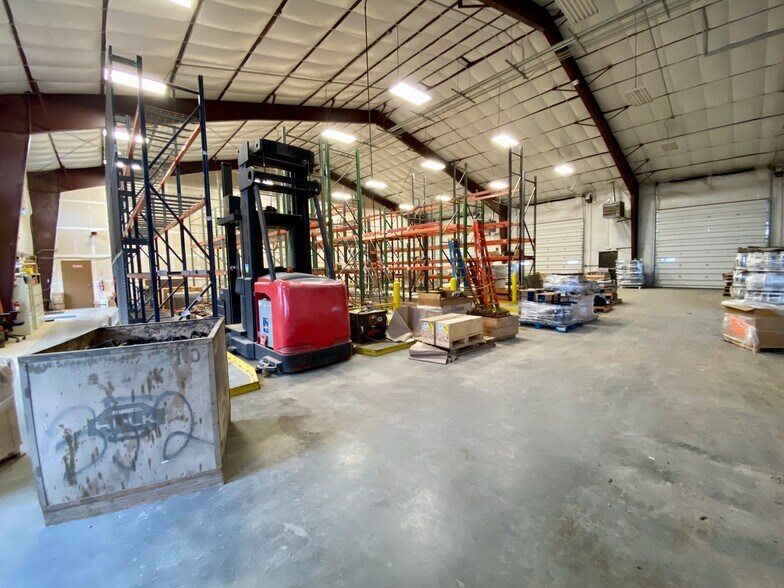 More Photos Of 5066 Owan Industrial Park Dr, Williston Warehouse For Lease