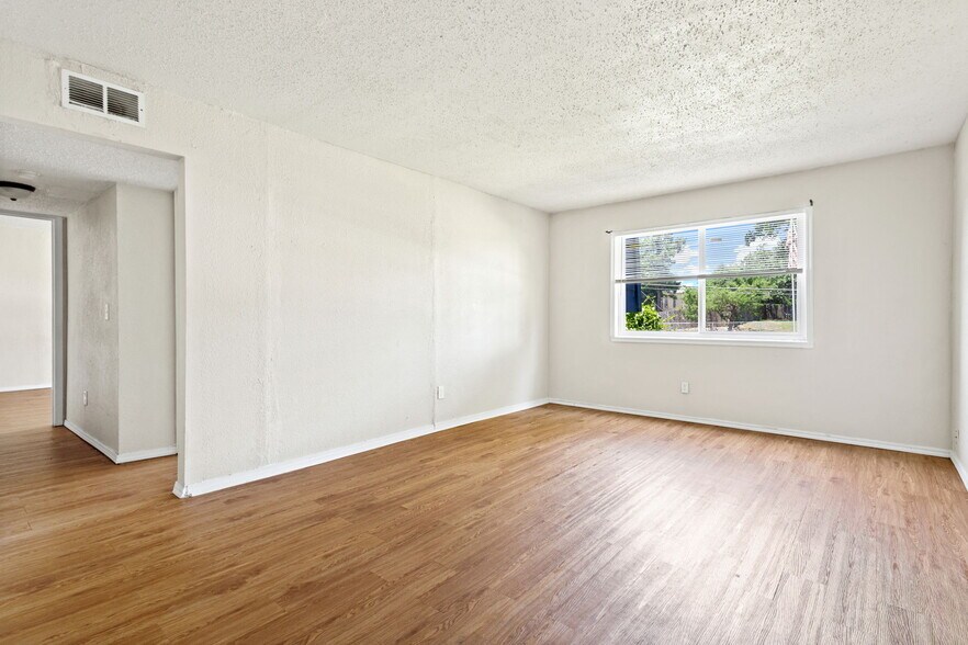 More Photos Of 7550 NW 10th St, Oklahoma City Apartments For Sale