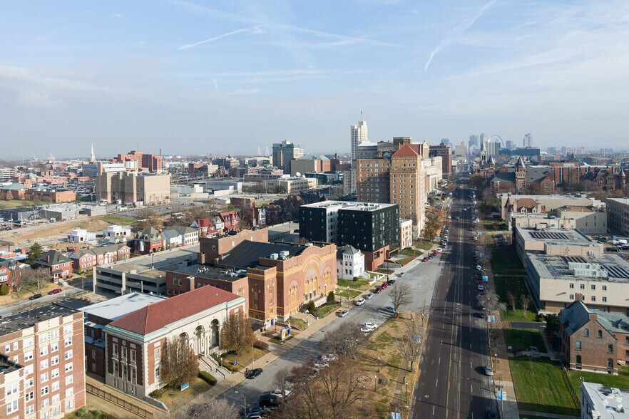 More Photos Of 3821 Lindell Blvd, Saint Louis Apartments For Lease