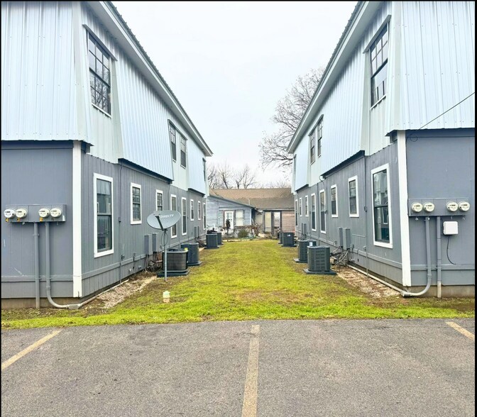 More Photos Of 208 N Church St, Hillsboro Apartments For Sale