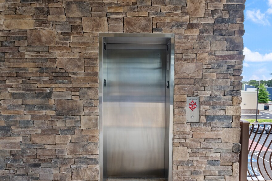 More Photos Of 2235 Dave Ward Dr, Conway Storefront Retail Office For Lease