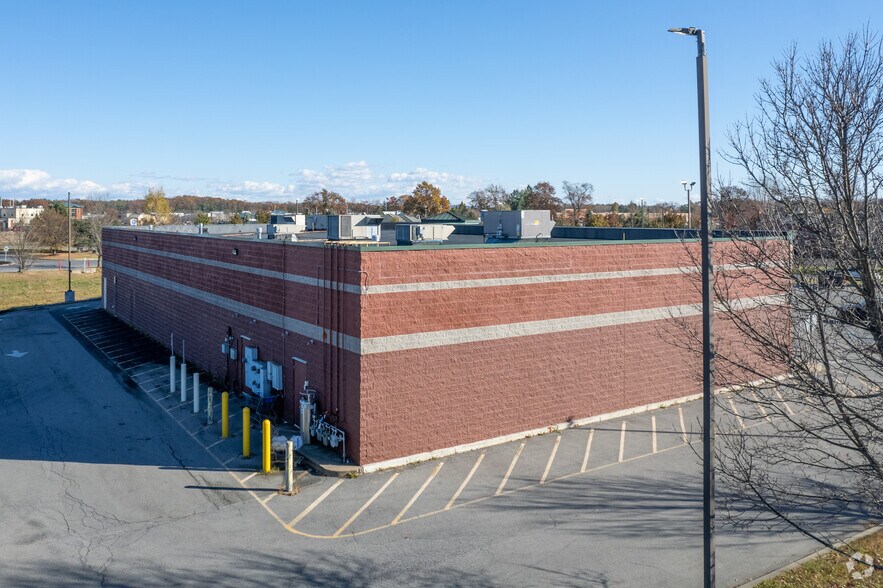 More Photos Of 10 Lowes Dr, Saratoga Springs Unknown For Lease