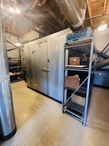 More Photos Of 675 Pulaski St, Athens Storefront Retail Office For Lease
