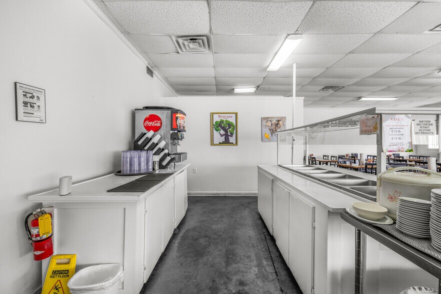 More Photos Of 697 W Cherry St, Jesup Restaurant For Sale