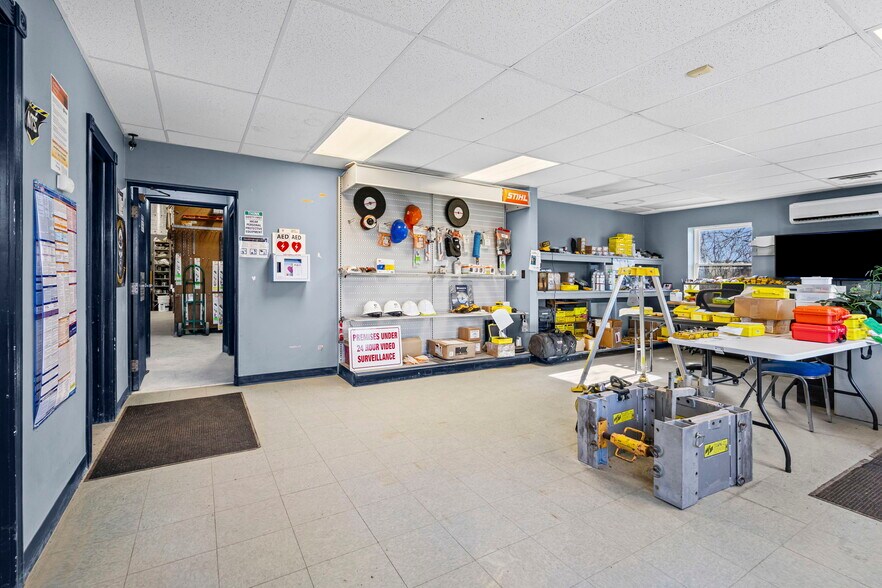 More Photos Of 8 Northway Ln, Latham Industrial For Lease