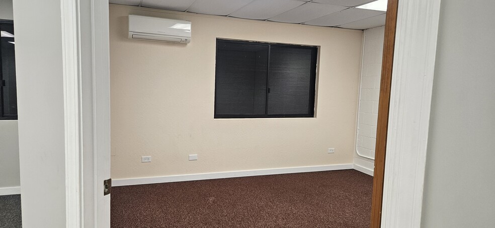 More Photos Of 94-479 Ukee St, Waipahu Flex For Lease