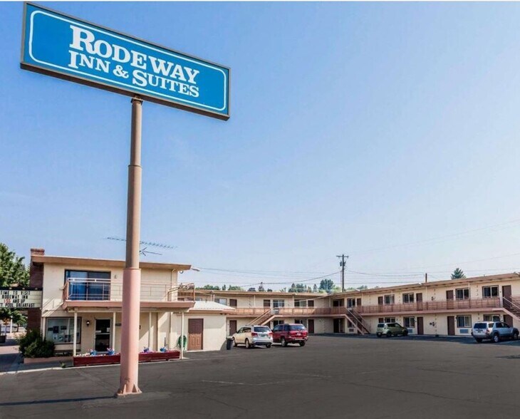 Primary Photo Of 122 N Main St, Omak Hotel For Sale