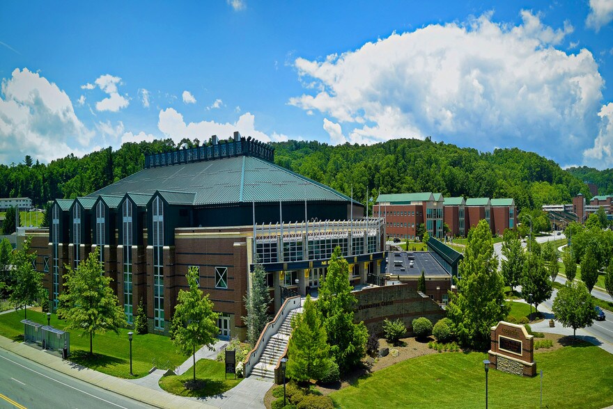 More Photos Of 475 Blowing Rock Rd, Boone Office Residential For Lease